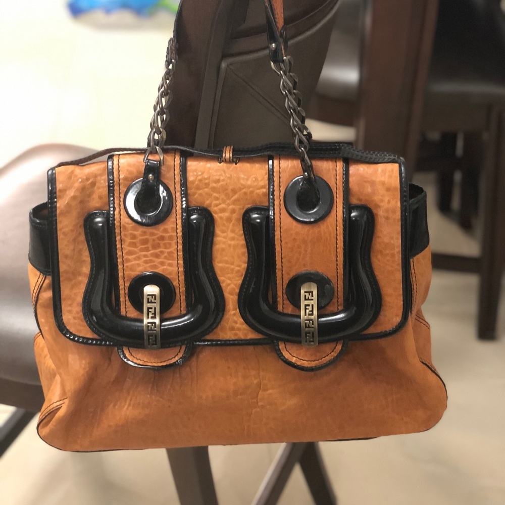 ❤️FENDI Tan/Blk patent Dbl Buckle B gold Zucca bag